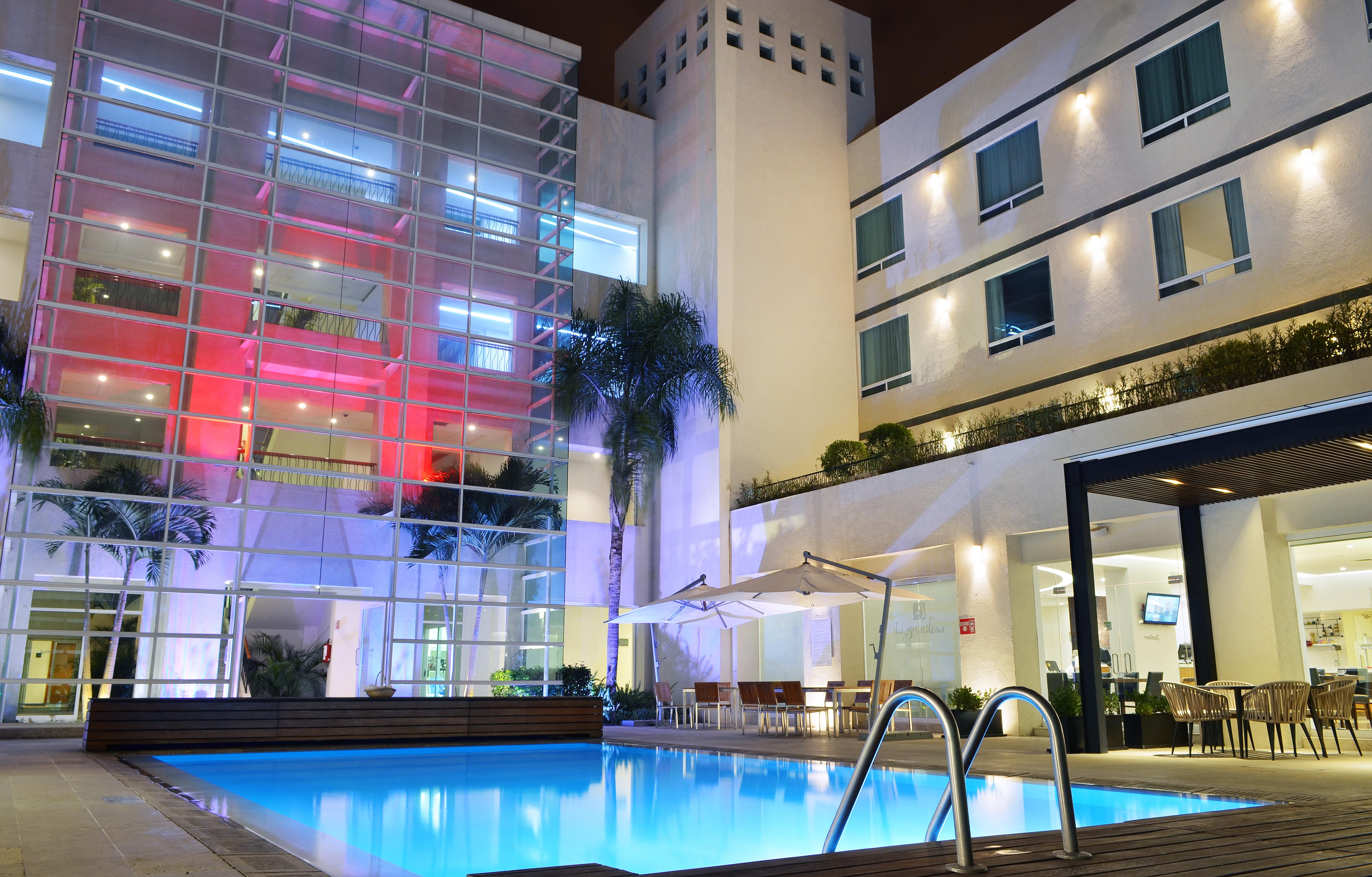 Radisson Poliforum Plaza Hotel Леон Екстериор снимка