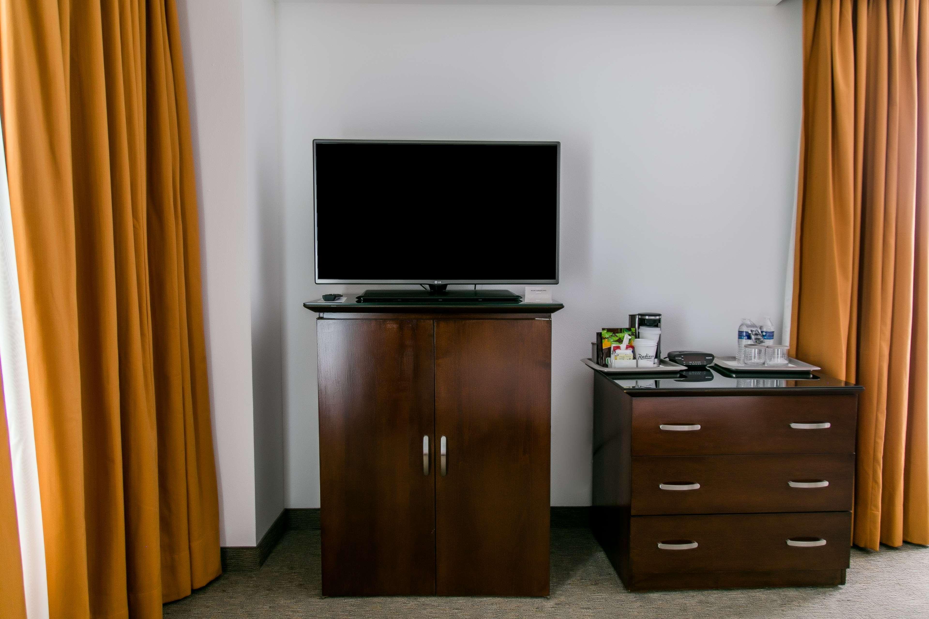 Radisson Poliforum Plaza Hotel Леон Екстериор снимка