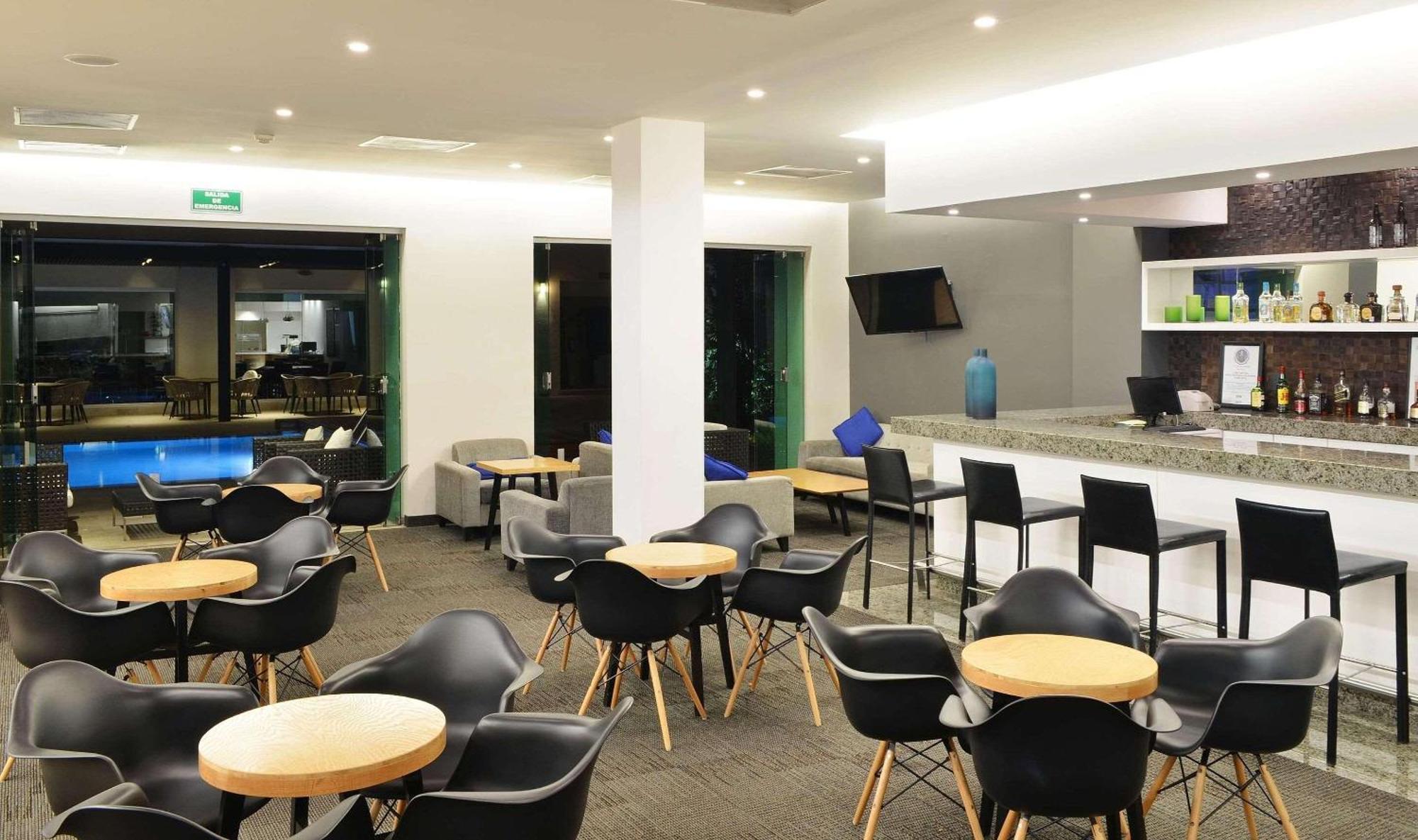 Radisson Poliforum Plaza Hotel Леон Екстериор снимка