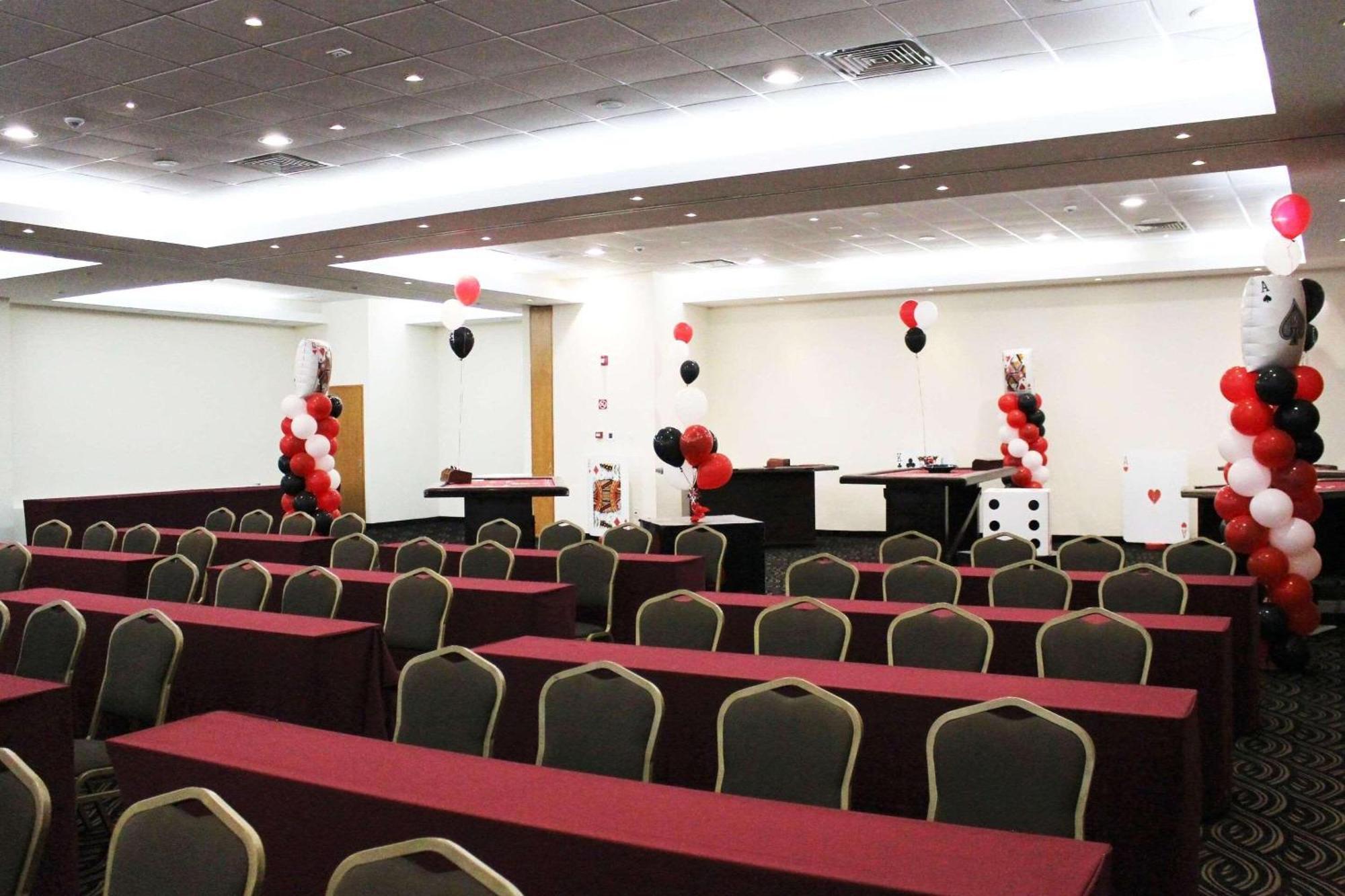 Radisson Poliforum Plaza Hotel Леон Екстериор снимка