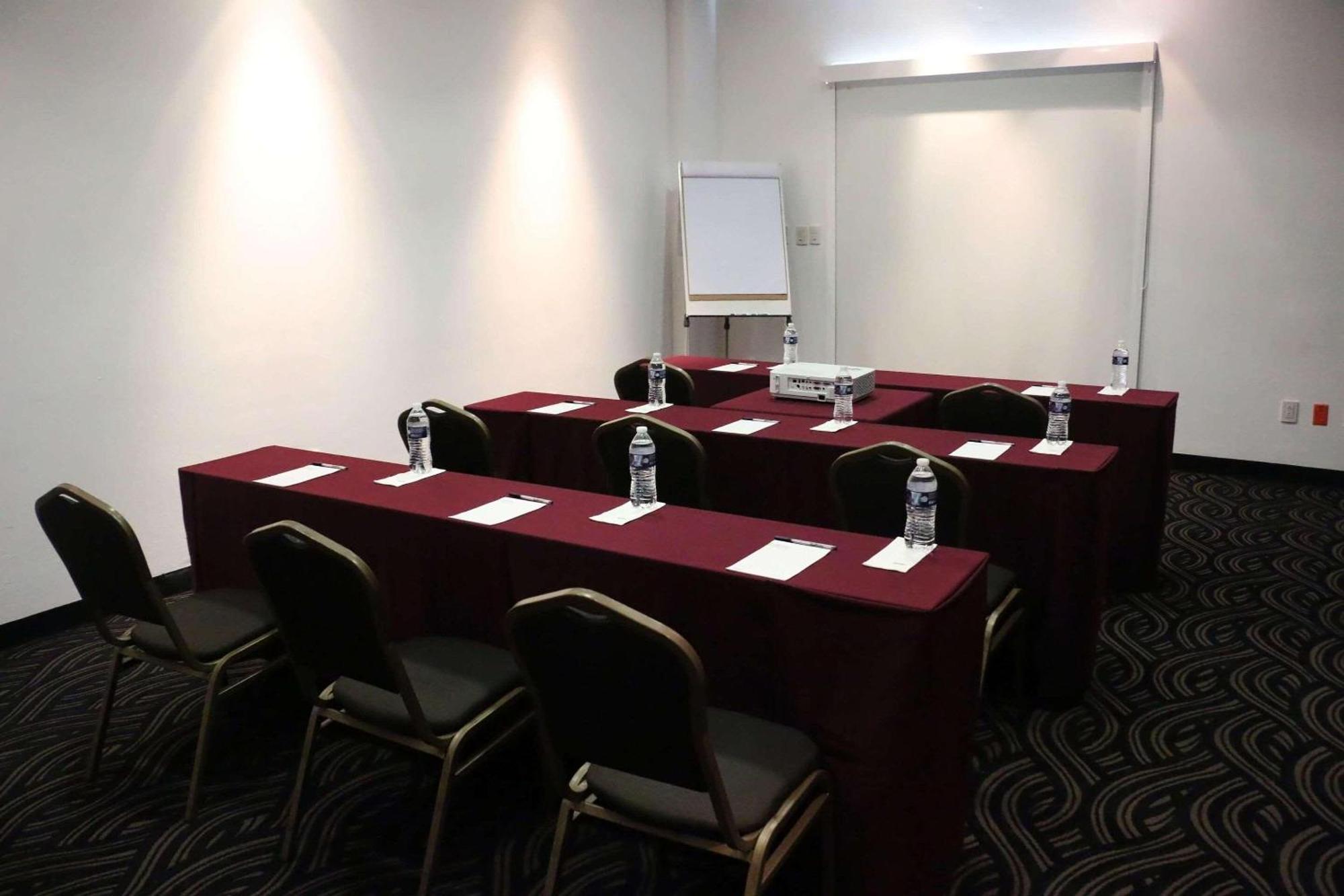 Radisson Poliforum Plaza Hotel Леон Екстериор снимка
