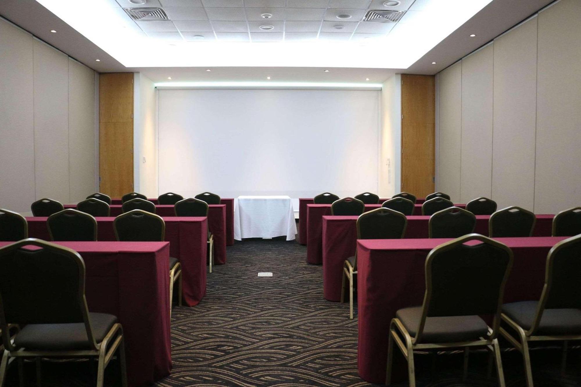 Radisson Poliforum Plaza Hotel Леон Екстериор снимка