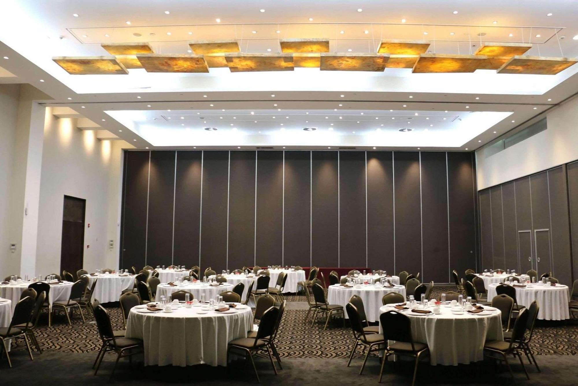 Radisson Poliforum Plaza Hotel Леон Екстериор снимка