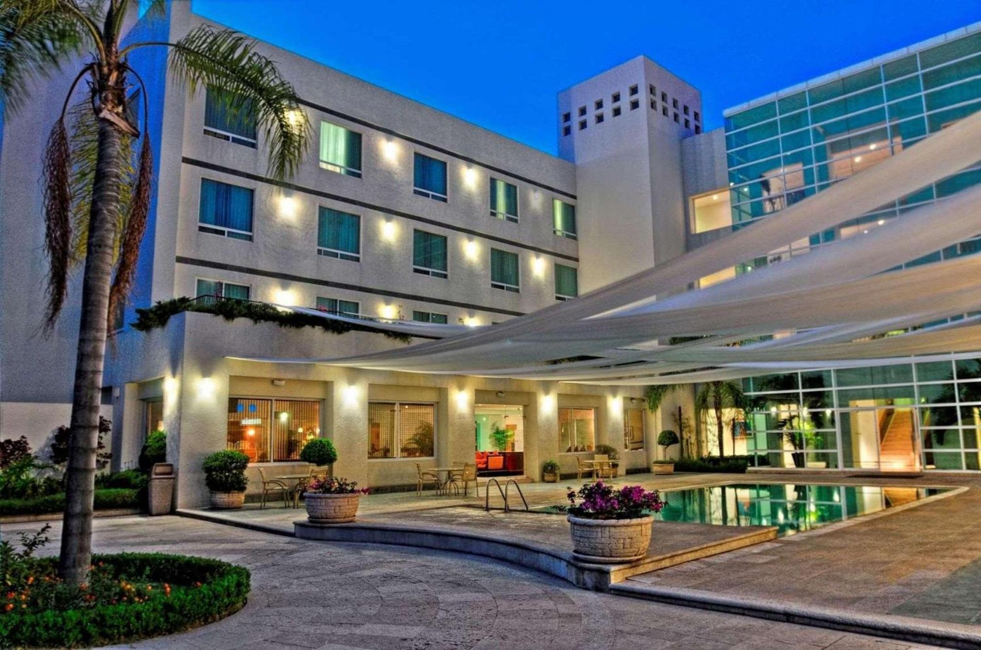 Radisson Poliforum Plaza Hotel Леон Екстериор снимка
