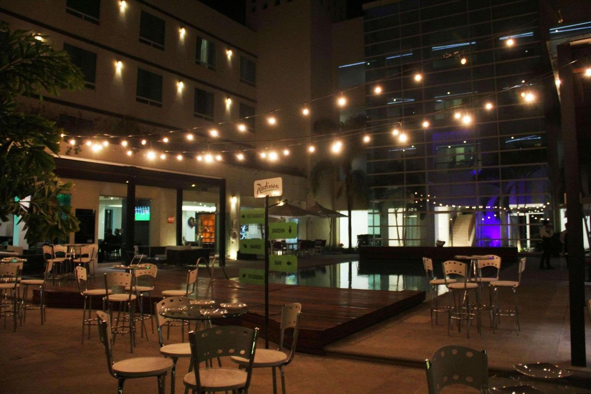 Radisson Poliforum Plaza Hotel Леон Екстериор снимка