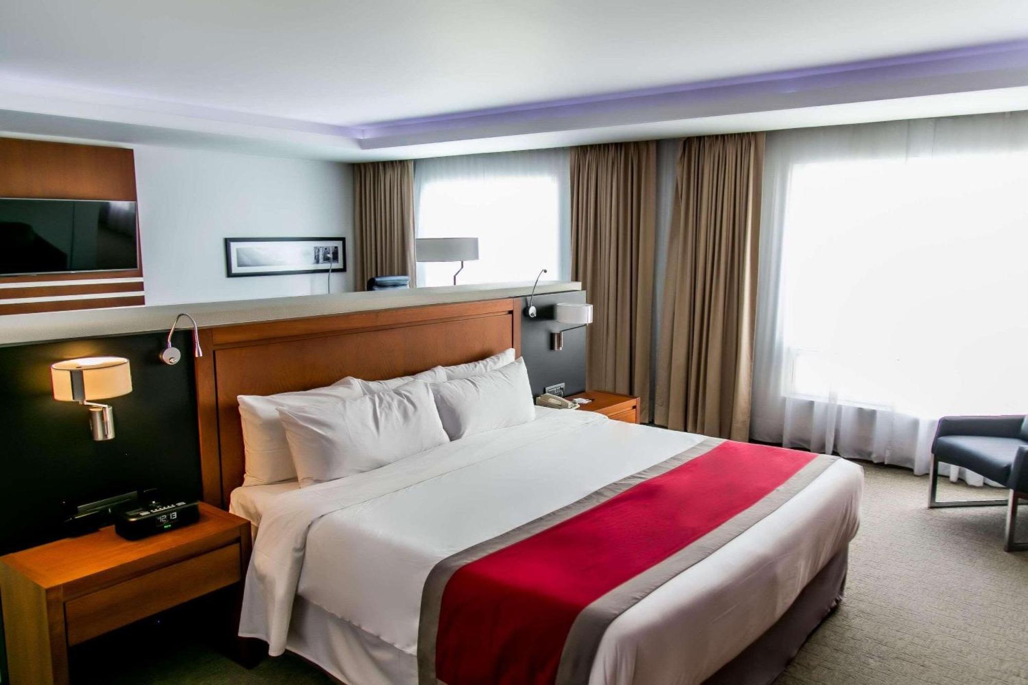 Radisson Poliforum Plaza Hotel Леон Екстериор снимка