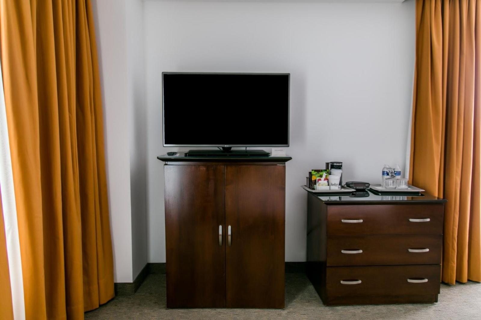 Radisson Poliforum Plaza Hotel Леон Екстериор снимка