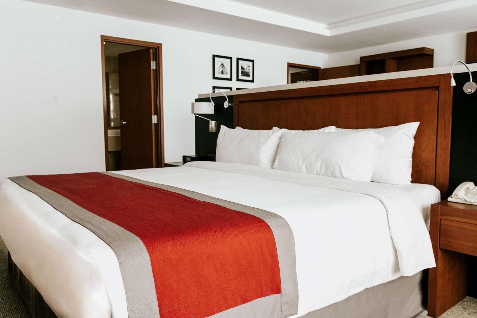 Radisson Poliforum Plaza Hotel Леон Екстериор снимка