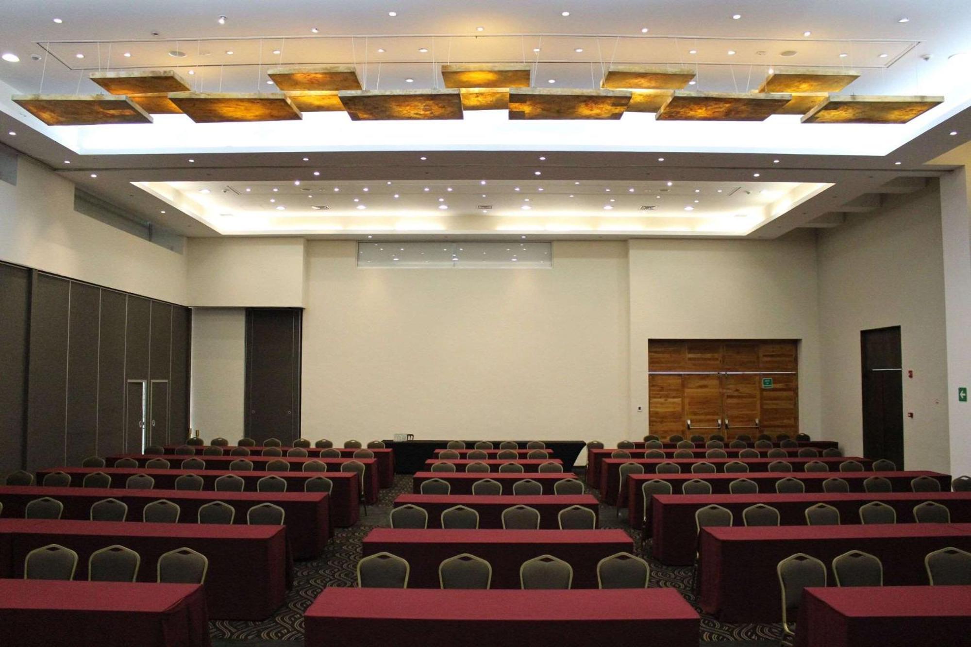 Radisson Poliforum Plaza Hotel Леон Екстериор снимка